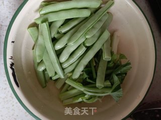 四季豆烧排骨的做法步骤：1