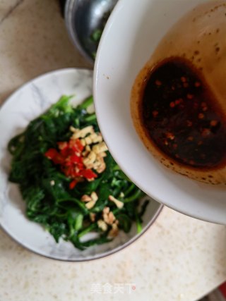 姜拌茼蒿的做法步骤：5