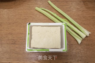 麻辣豆腐的做法步骤：1