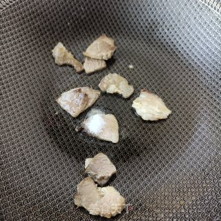 熟肉炒嫩南瓜片的做法步骤：5