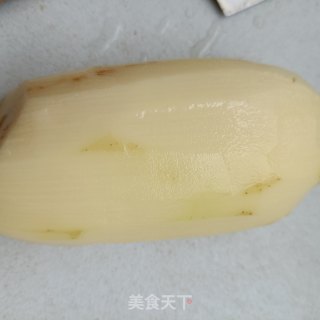 “莲藕”花生莲藕姜糖水的做法步骤：1