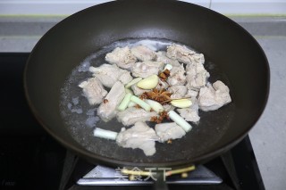 风味啤酒炖排骨的做法步骤：4