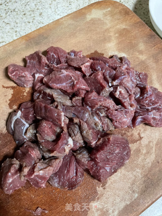 牛肉汉堡的做法步骤：1