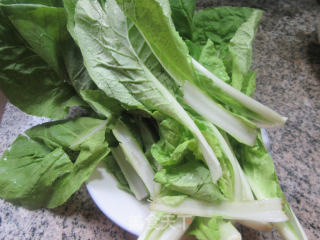 腊肉炒花菜毛毛菜的做法步骤：1