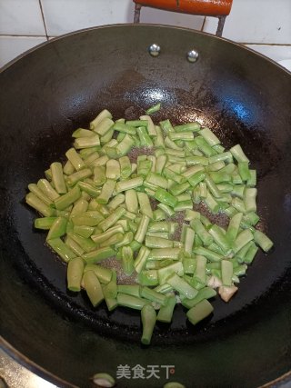 梅干菜炒豆角的做法步骤：7