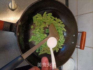 梅干菜炒豆角的做法步骤：8