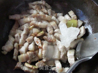 莲藕红烧肉的做法步骤：3