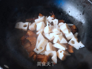 莲藕红烧肉的做法步骤：7