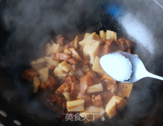 莲藕红烧肉的做法步骤：8