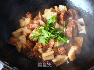 莲藕红烧肉的做法步骤：9