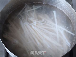 凉拌莲藕丝的做法步骤：2