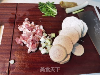 肉末芋头煲的做法步骤：2