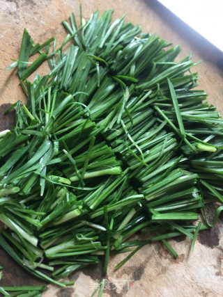 土豆丝炒韭菜的做法步骤：2