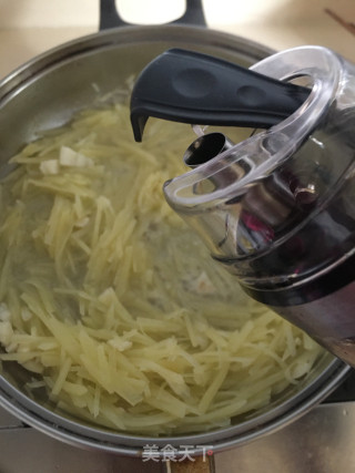 土豆丝炒韭菜的做法步骤：7