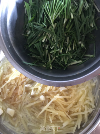 土豆丝炒韭菜的做法步骤：9
