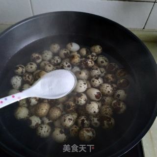 五香鹌鹑蛋的做法步骤：2