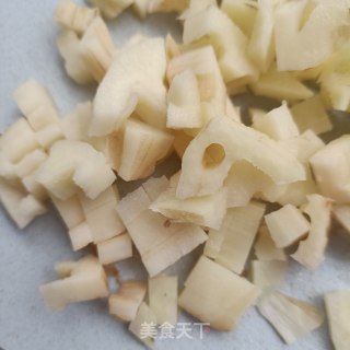 “莲藕”莲藕银耳羹的做法步骤：2