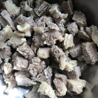 辣皮子红酒炖牛肉的做法步骤：3