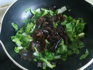 黑木耳炒青菜的做法步骤：5