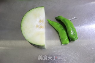 辣椒炒冬瓜的做法步骤：1