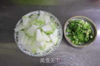 辣椒炒冬瓜的做法步骤：2