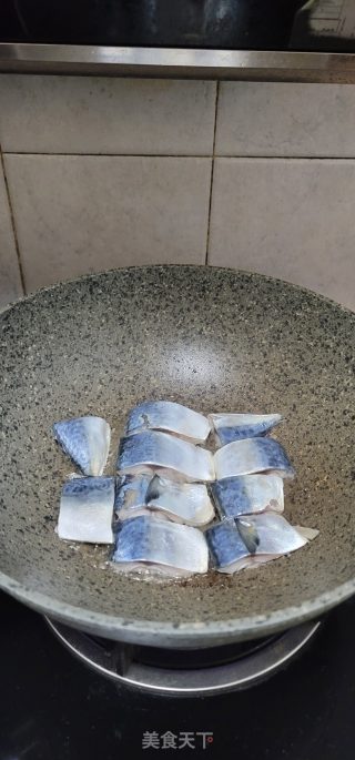 干煎鲭鱼块的做法步骤：2