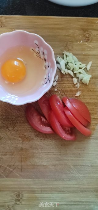蟹味菇番茄鸡蛋汤的做法步骤：4