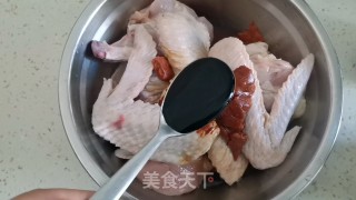 电饭锅焖鸡翅的做法步骤：3