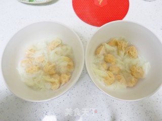 胡萝卜虾肉小馄饨❤️鲜美补钙又营养的做法步骤：9