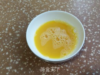 虾仁青菜鸡蛋炒饭的做法步骤：2