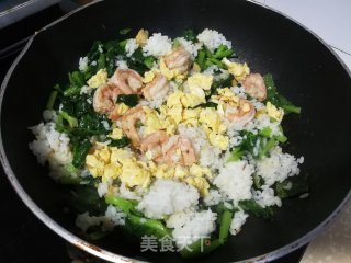 虾仁青菜鸡蛋炒饭的做法步骤：9