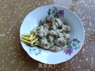 蛏子煎蛋面条的做法步骤：1