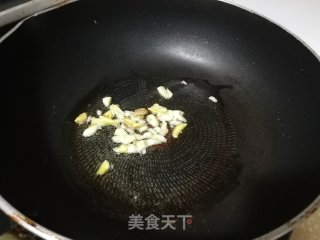 蛏子煎蛋面条的做法步骤：2