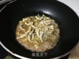 蛏子煎蛋面条的做法步骤：4
