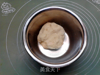 蛋黄腊肠面包的做法步骤：3