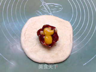 蛋黄腊肠面包的做法步骤：12