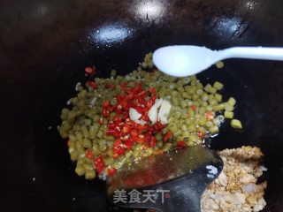 酸豆角炒肉末的做法步骤：7