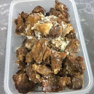 土豆烧牛腩的做法步骤：1