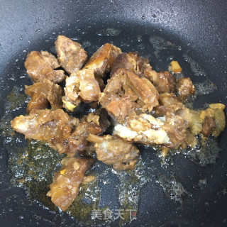 土豆烧牛腩的做法步骤：3