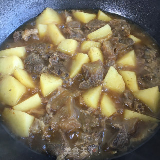 土豆烧牛腩的做法步骤：5
