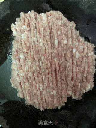 莲藕蒸肉饼的做法步骤：1
