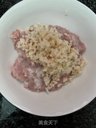莲藕蒸肉饼的做法步骤：3