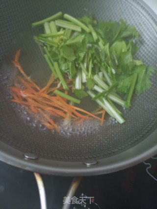 芹菜拌熟肉的做法步骤：5