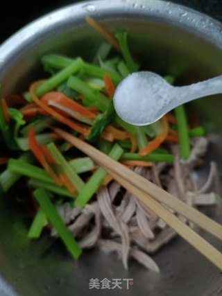 芹菜拌熟肉的做法步骤：9