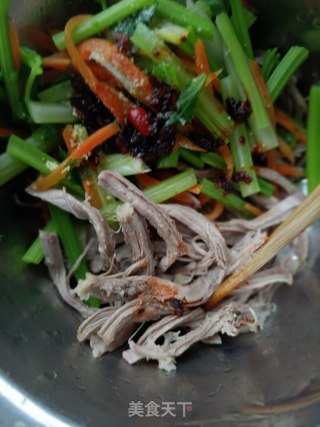 芹菜拌熟肉的做法步骤：11