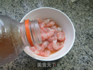 虾仁芹菜炒莲藕的做法步骤：2
