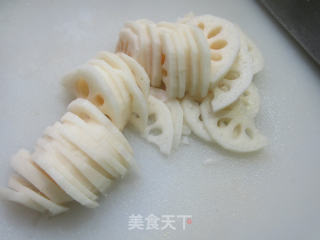虾仁芹菜炒莲藕的做法步骤：5