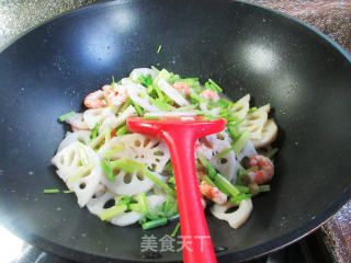 虾仁芹菜炒莲藕的做法步骤：12