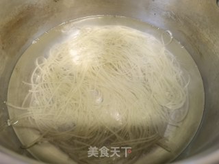 牛肉卷豆芽煮粉条的做法步骤：4