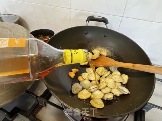 蛤蜊煮花菜的做法步骤：3